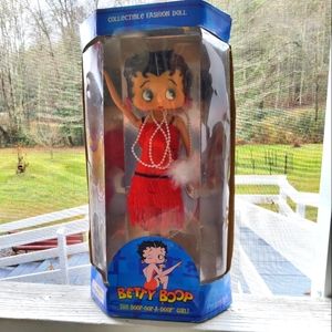 Bett6 Boop doll with stand, dress, jewelry,  shoes. Very rare.